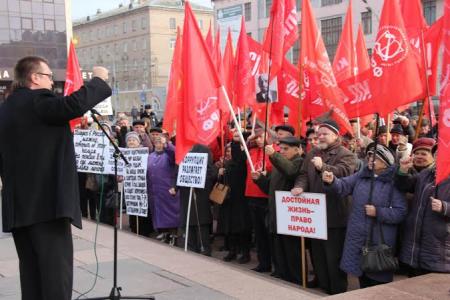Брянские коммунисты отпраздновали 98-ю годовщину Великой Октябрьской социалистической революции митингом