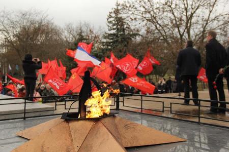В Крыму прошёл автопробег в честь 95-й годовщины освобождения полуострова от белогвардейцев