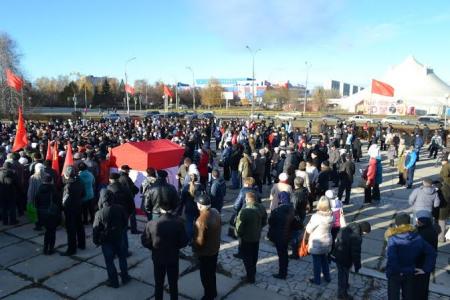 Самарская область. Митинг против сокращений на предприятиях прошел в Автозаводском районе Тольятти