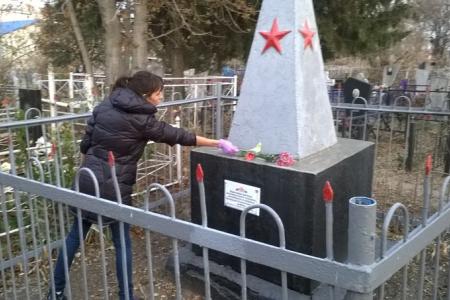 Белгородская область. Комсомольцы Белгородского района провели субботник на братских могилах неизвестных солдат