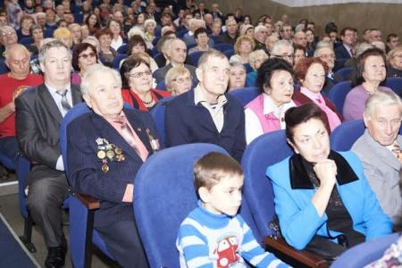 Новосибирск. В ДК «Прогресс» прошло торжественное собрание, посвященное 98-й годовщине  Великого Октября