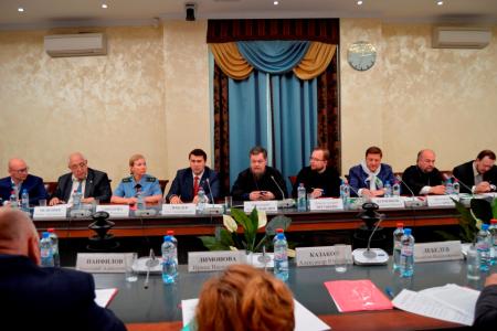 Олег Лебедев и отец Всеволод Чаплин провели экологическую научно-практическую конференцию по связям церкви, государства и общества