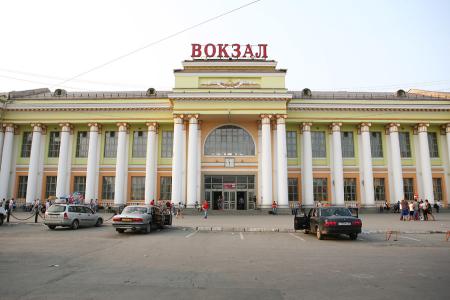 Свердловские коммунисты проверили железнодорожный вокзал на предмет безопасности 