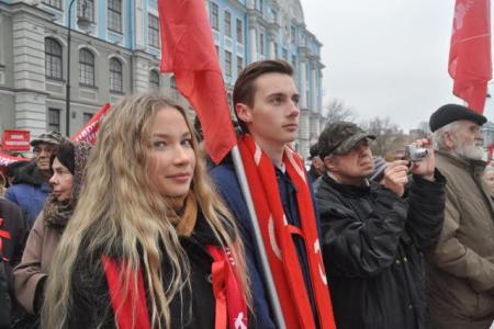 Ленинград верен делу Великого Октября! Шествие и митинг коммунистов в городе трех революций