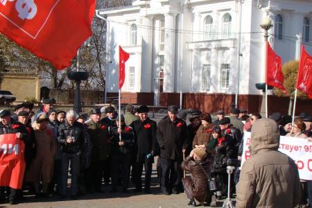 Виктор Гончаров на митинге в Ставрополе: Свет Великого Октября озаряет наше будущее!