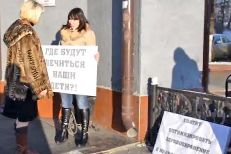 Где будут лечиться наши дети? В Иваново состоялся одиночный пикет у здания областного департамента здравоохранения