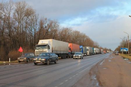 Полицейские в Пскове второй раз срывают акцию протеста дальнобойщиков, поддержанную КПРФ