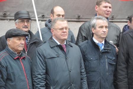 Коммунисты отправили 44-й гуманитарный конвой в Новороссию