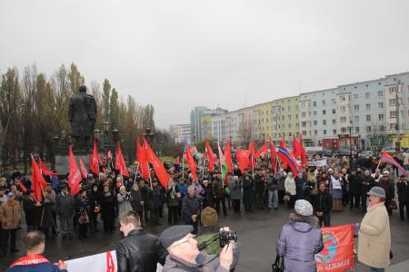Калининградские коммунисты провели демонстрацию и митинг, посвященные 98-ой годовщине Октябрьской революции 