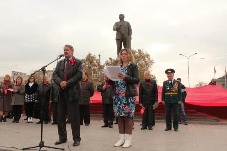 Республика Крым. Праздничная демонстрация в день Великого Октября в Симферополе