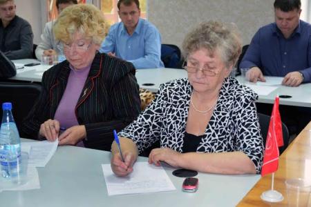 Олег Лебедев провел Пленум Тульского обкома КПРФ, на котором отмечено существенное усиление всех направлений партийной работы в течение 2015 года