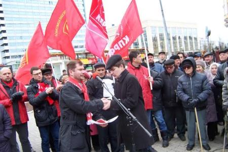 Татарстанское региональное отделение КПРФ отметило 98-ю годовщину Великой Октябрьской социалистической революции митингом и массовым шествием