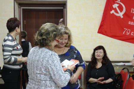 В Саратовском обкоме КПРФ состоялось торжественное собрание, посвящённое Дню матери