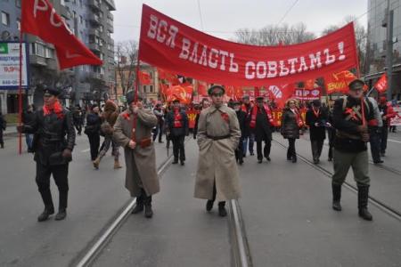 Ленинград верен делу Великого Октября! Шествие и митинг коммунистов в городе трех революций