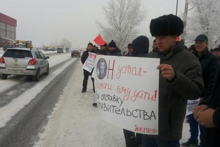 Республика Хакасия: "Налог Ротенберга" – заплати или умри. В Абакане десятки дальнобойщиков выступили против новых дорожных поборов 