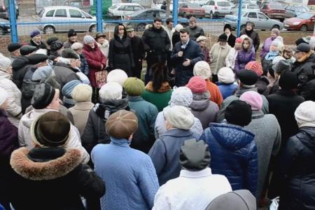 Олег Лебедев продолжает проводить массовые встречи с избирателями Тульской области