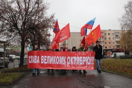Калининградские коммунисты провели демонстрацию и митинг, посвященные 98-ой годовщине Октябрьской революции 