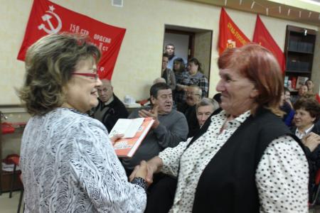 В Саратовском обкоме КПРФ состоялось торжественное собрание, посвящённое Дню матери