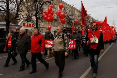 Будущее – социализм! В Воронеже прошли демонстрация и митинг, посвящённые 98-й годовщине Великого Октября