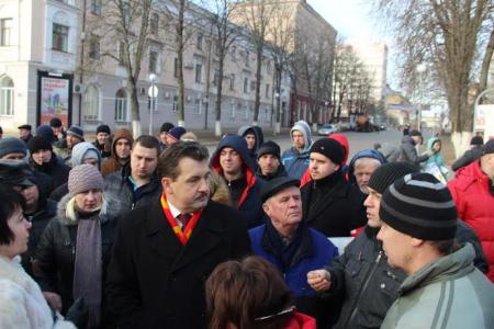 В Брянске прошёл совместный пикет дальнобойщиков и КПРФ