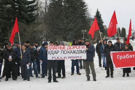 В Чувашии дальнобойщики провели акцию протеста против «Платона»