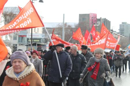 Тюменские коммунисты провели демонстрацию и митинг в честь годовщины Великого Октября