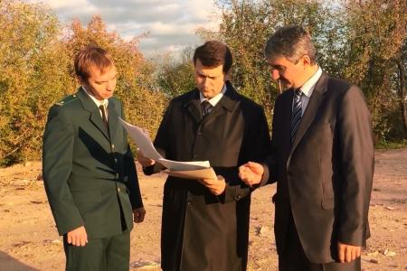Олег Лебедев и руководитель Росприроднадзора по ЦФО Константин Елисеев вместе с активистами-экологами посетили зону экологического бедствия