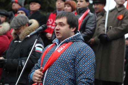 В Омске состоялись шествие и митинг, посвященные 98-й годовщине Великого Октября