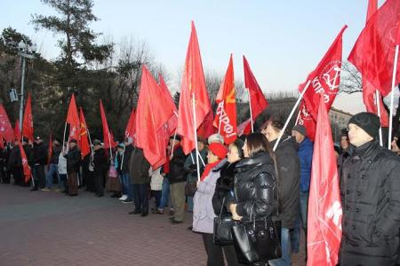 Ю. В. Афонин на митинге сталинградских коммунистов: «Нам всем решать – пойдет страна по пути созидания или будет сидеть на нефтегазовой игле»