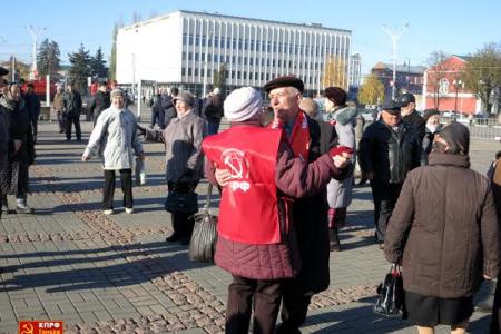 Тысячи жителей Тамбовской области встретили Великий Октябрь