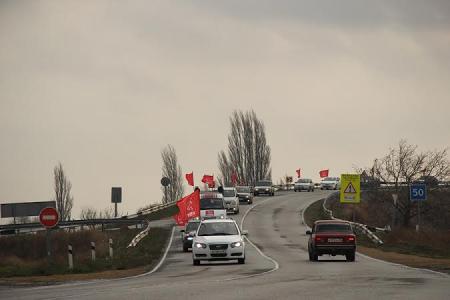 В Крыму прошёл автопробег в честь 95-й годовщины освобождения полуострова от белогвардейцев