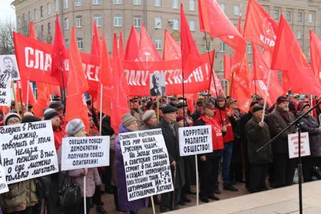 Брянские коммунисты отпраздновали 98-ю годовщину Великой Октябрьской социалистической революции митингом