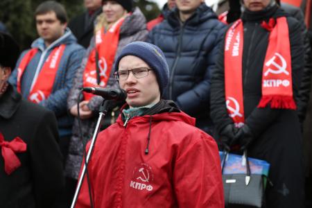 В Омске состоялись шествие и митинг, посвященные 98-й годовщине Великого Октября