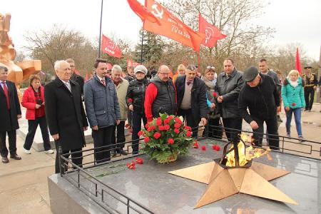 В Крыму прошёл автопробег в честь 95-й годовщины освобождения полуострова от белогвардейцев