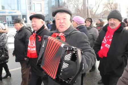 Тюменские коммунисты провели демонстрацию и митинг в честь годовщины Великого Октября