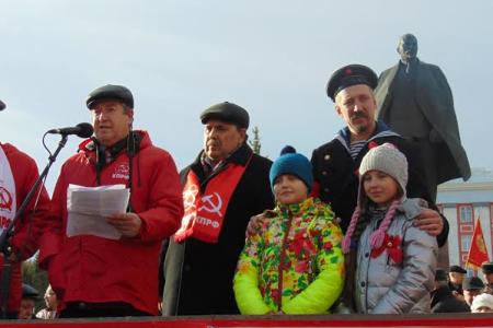 Алтайский край. Барнаульский горком КПРФ провел демонстрацию и митинг, посвященные 98-й годовщине Октябрьской Революции