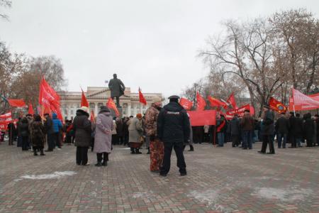 Тюменские коммунисты провели демонстрацию и митинг в честь годовщины Великого Октября