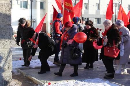 Красный Октябрь в Магадане