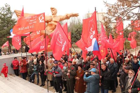В Крыму прошёл автопробег в честь 95-й годовщины освобождения полуострова от белогвардейцев