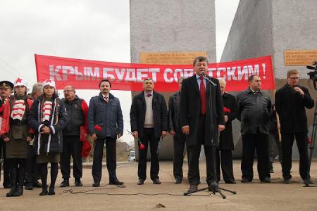В Крыму прошёл автопробег в честь 95-й годовщины освобождения полуострова от белогвардейцев