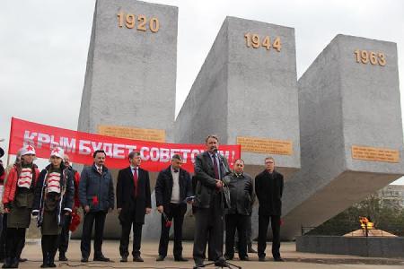 В Крыму прошёл автопробег в честь 95-й годовщины освобождения полуострова от белогвардейцев