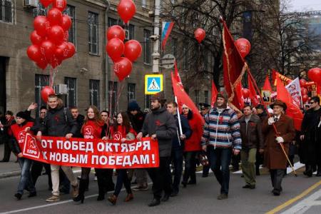 Будущее – социализм! В Воронеже прошли демонстрация и митинг, посвящённые 98-й годовщине Великого Октября