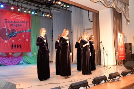 В Новосибирске прошел V фестиваль комсомольской песни «Беспокойные сердца»