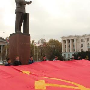 Республика Крым. Праздничная демонстрация в день Великого Октября в Симферополе