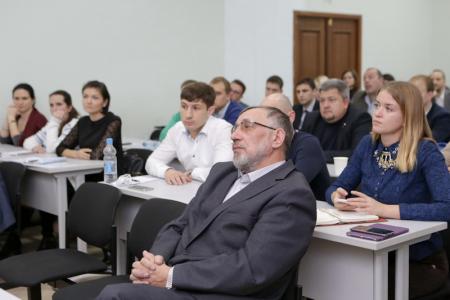 Лидер КПРФ выступил перед молодыми представителями четырех парламентских партий страны