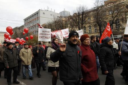 Будущее – социализм! В Воронеже прошли демонстрация и митинг, посвящённые 98-й годовщине Великого Октября