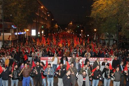 По всей Греции прошли в митинги в очередную годовщину восстания студентов в Афинах. Массовая манифестация у стен американского посольства – ясный сигнал против участия в империалистических планах