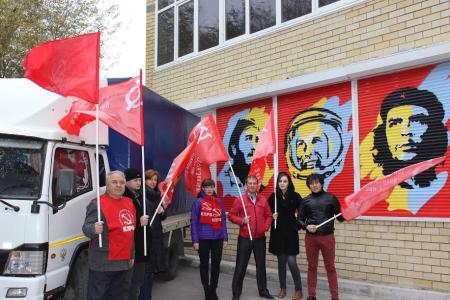 Сталинградские коммунисты отправили гуманитарную помощь для жителей Донбасса