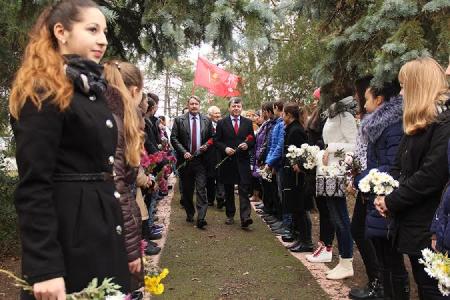 В Крыму прошёл автопробег в честь 95-й годовщины освобождения полуострова от белогвардейцев