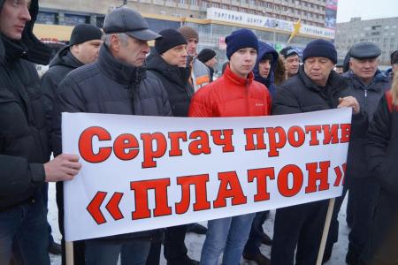 «Нет – узаконенному рэкету на дорогах!» В Нижнем Новгороде прошел пикет против системы «Платон»